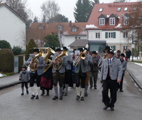 Umzug mit Musik
