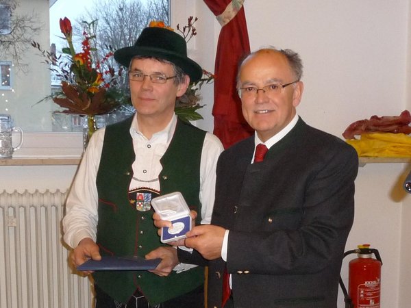 Überreichung der Bezirksmedaille