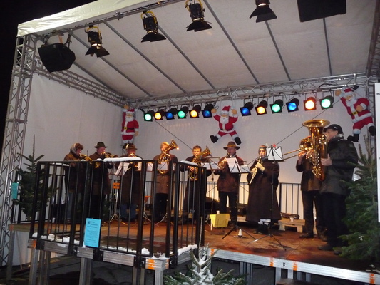 Weihnachtsmarkt beim Möbelhaus Höffner